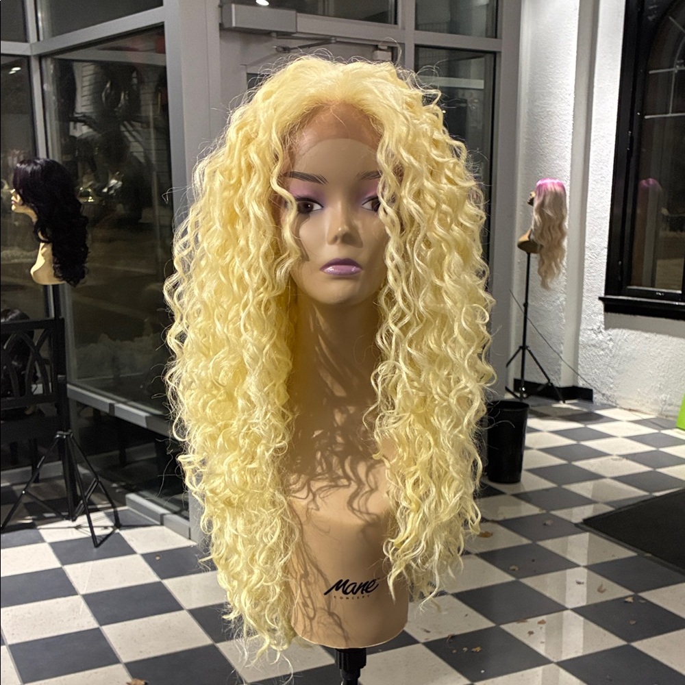 Human hair style mix great quality Swiss Lace free part 5 x 5 long curly blonde